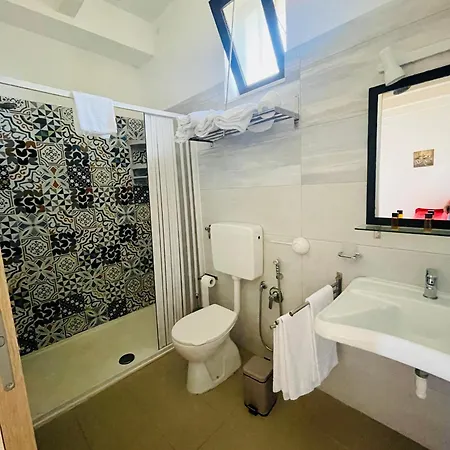 Borgo Camicia In 4* バルチェッローナ・ポッツォ・ディ・ゴット